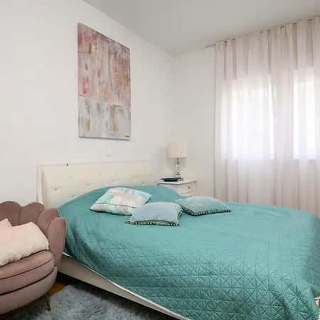 Brand New Luxury G & L One Apartament