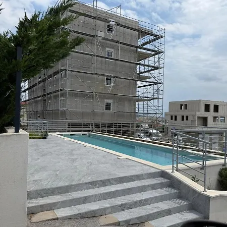 Brand New Luxury G & L One * Trogir