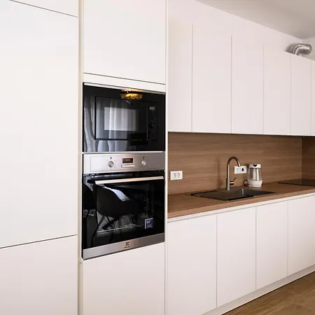 Brand New Luxury G & L One Apartament *